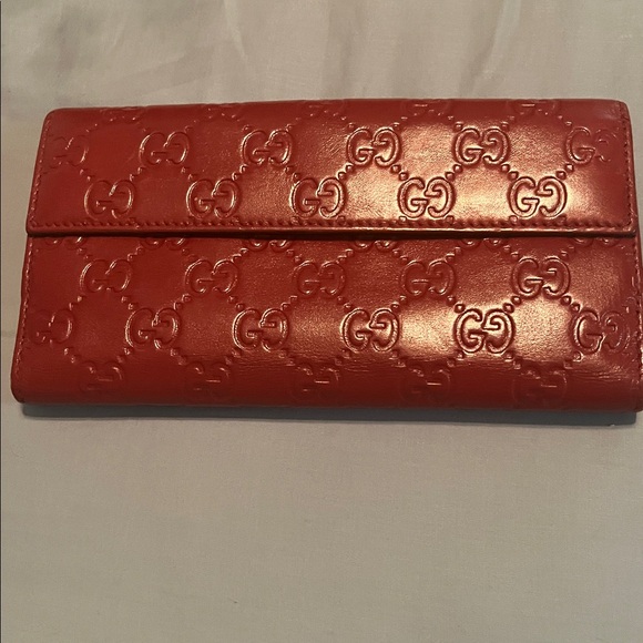 Gucci Red Leather Heart Clasp Wallet - Picture 5 of 13